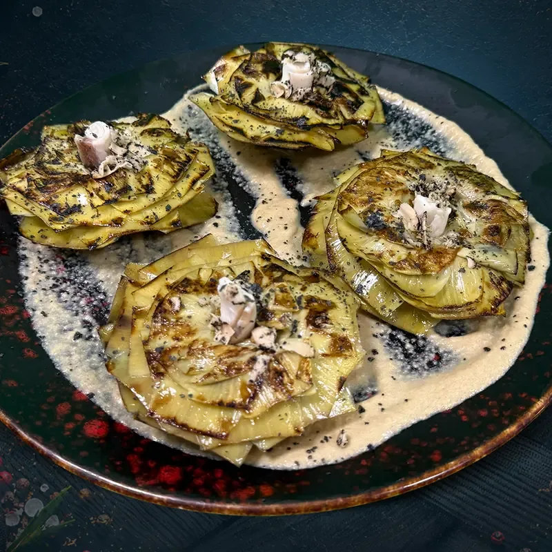 Alcachofas en flor con panceta ibérica